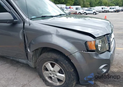 2012 Ford Escape Xls z USA, uszkodzony, nr VIN 1FMCU0C71CKB27760